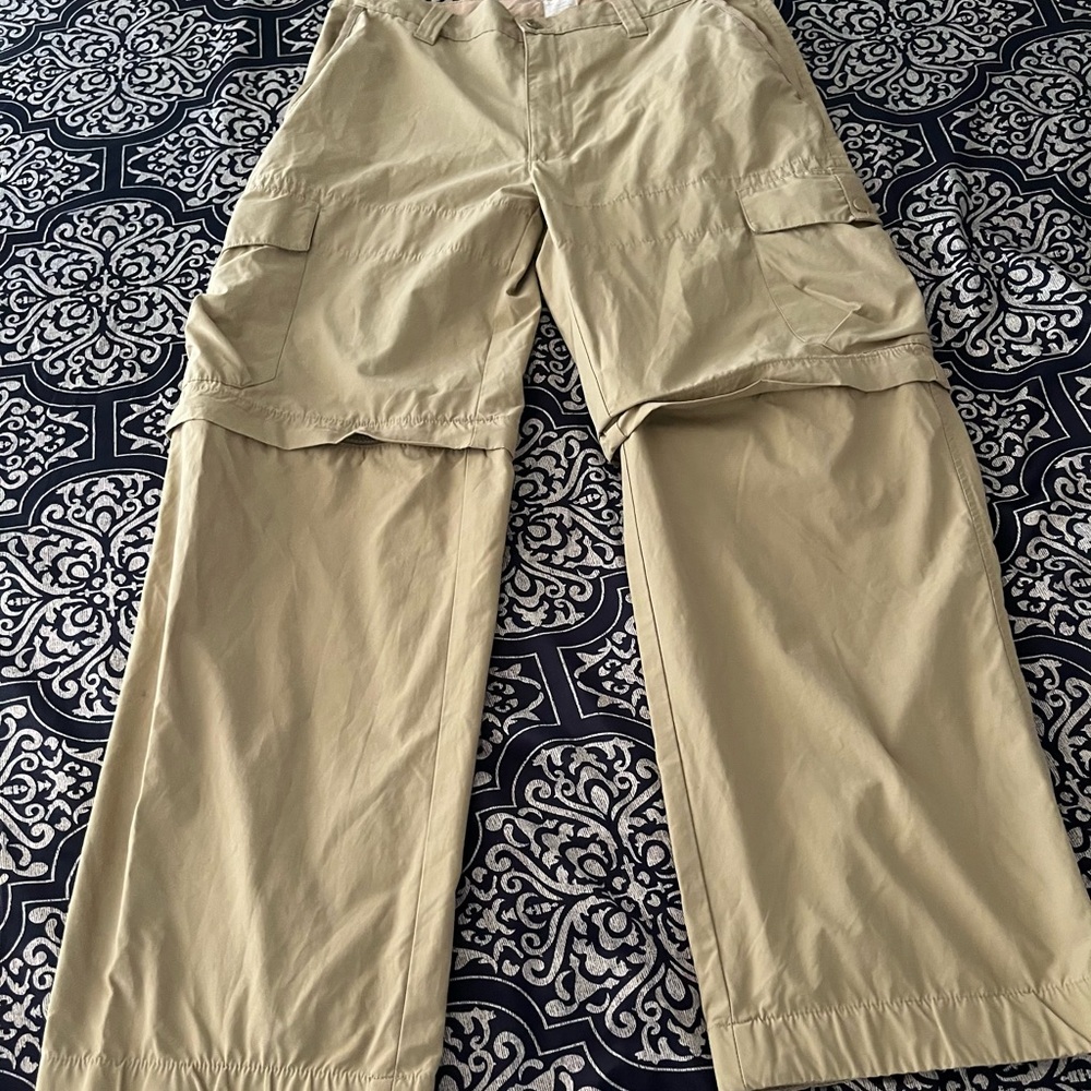 Gap 33/30 men’s Tan Cargo Pants